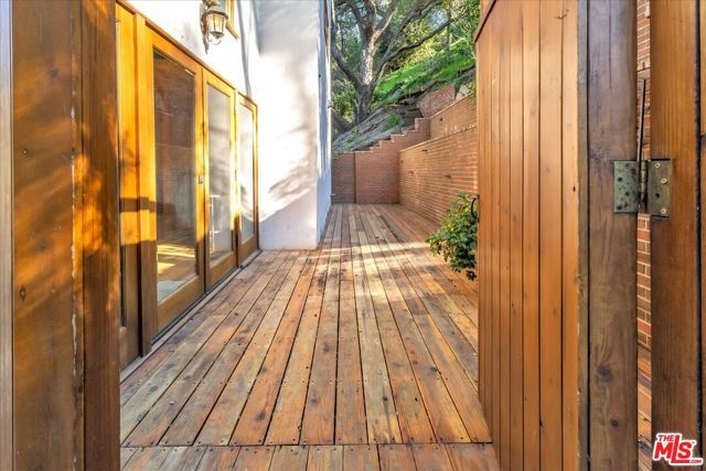 9864 Yoakum Drive, Beverly Hills, CA 90210