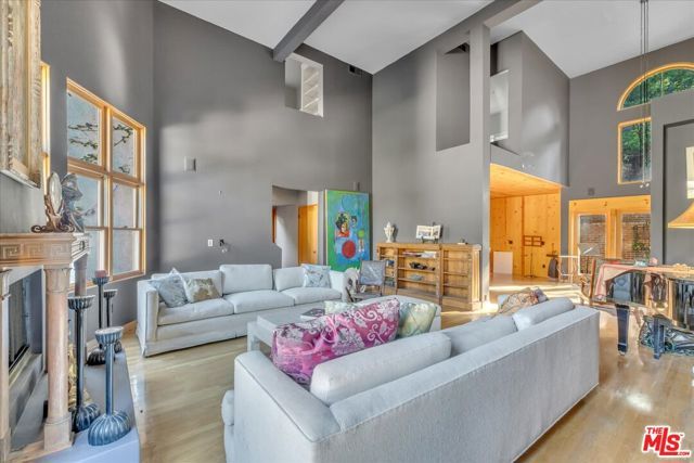 9864 Yoakum Drive, Beverly Hills, CA 90210