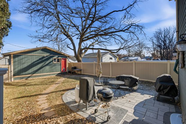 2137 Vine Street, Davenport, IA 52804