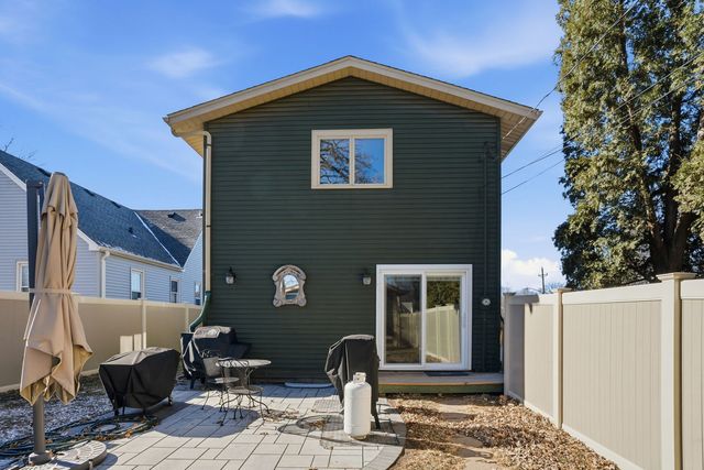 2137 Vine Street, Davenport, IA 52804