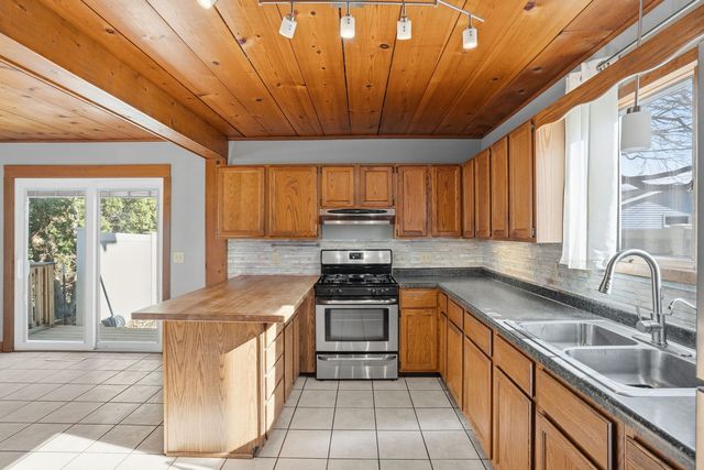 2137 Vine Street, Davenport, IA 52804