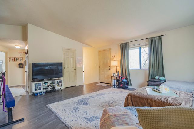 323 Roan Drive, Grants Pass, OR 97526