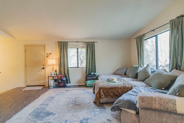 323 Roan Drive, Grants Pass, OR 97526