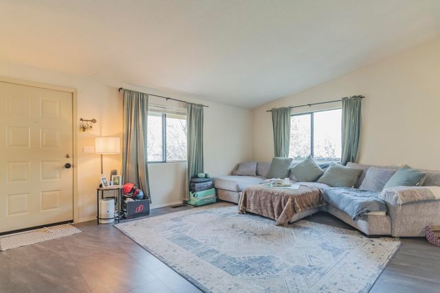 323 Roan Drive, Grants Pass, OR 97526