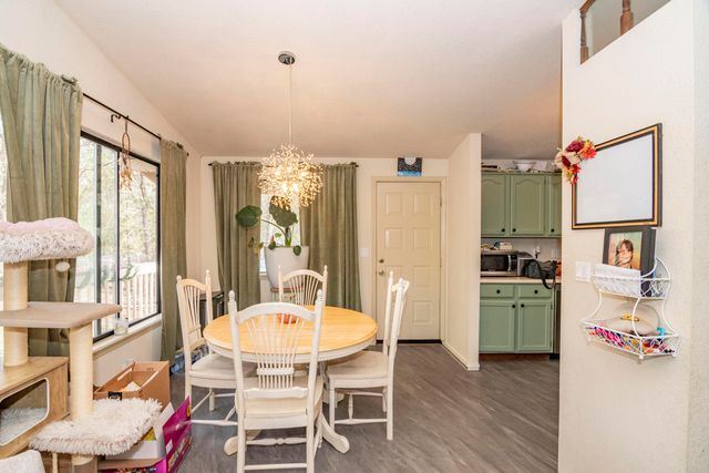 323 Roan Drive, Grants Pass, OR 97526