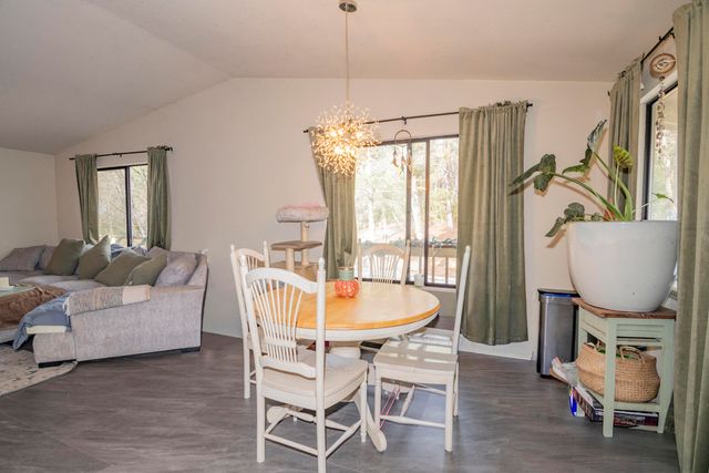 323 Roan Drive, Grants Pass, OR 97526