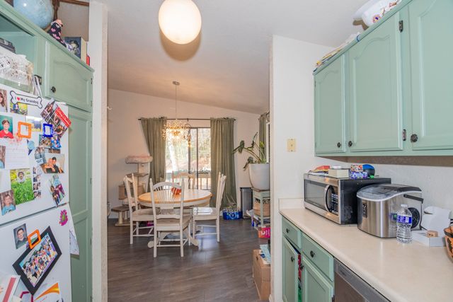 323 Roan Drive, Grants Pass, OR 97526