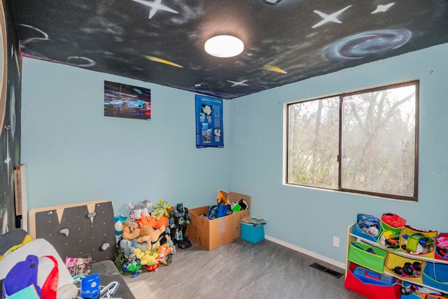 323 Roan Drive, Grants Pass, OR 97526