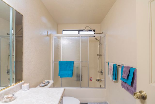 323 Roan Drive, Grants Pass, OR 97526