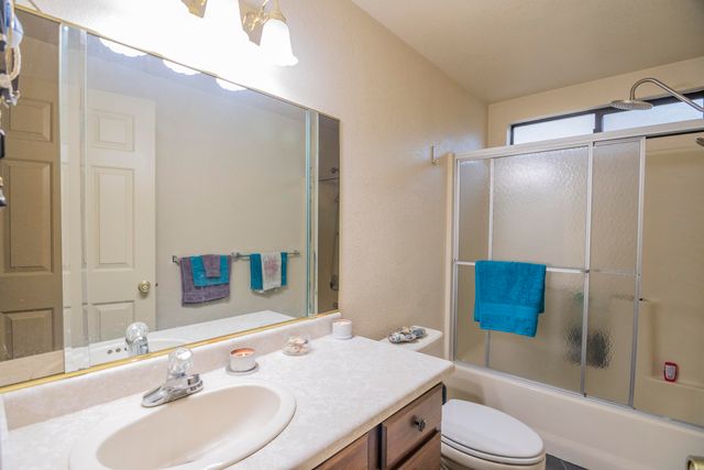 323 Roan Drive, Grants Pass, OR 97526