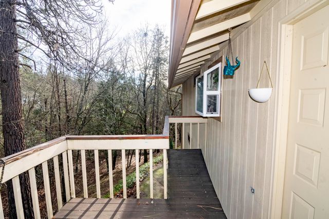 323 Roan Drive, Grants Pass, OR 97526