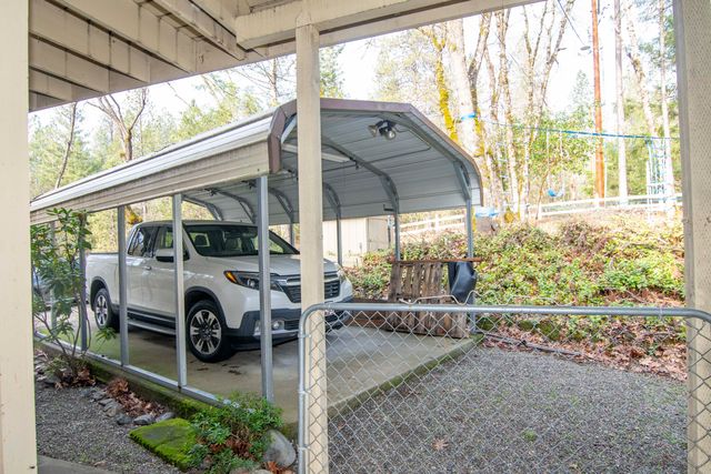 323 Roan Drive, Grants Pass, OR 97526