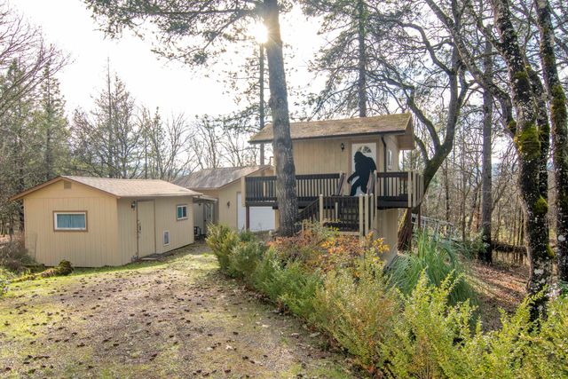 323 Roan Drive, Grants Pass, OR 97526