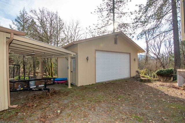 323 Roan Drive, Grants Pass, OR 97526