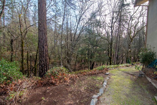 323 Roan Drive, Grants Pass, OR 97526