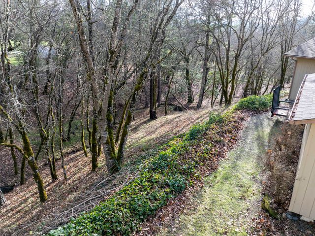 323 Roan Drive, Grants Pass, OR 97526