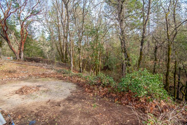 323 Roan Drive, Grants Pass, OR 97526