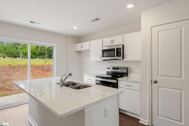 127 Cloverfield Lane, Spartanburg, SC 29303