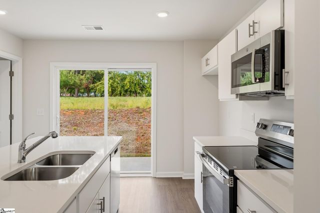 127 Cloverfield Lane, Spartanburg, SC 29303