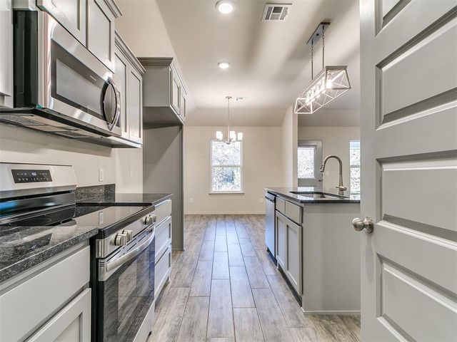 4656 Lincoln Landing, Harrah, OK 73046