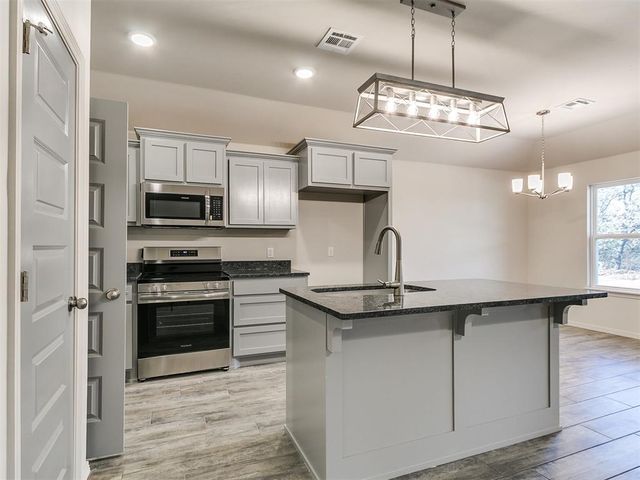 4656 Lincoln Landing, Harrah, OK 73046