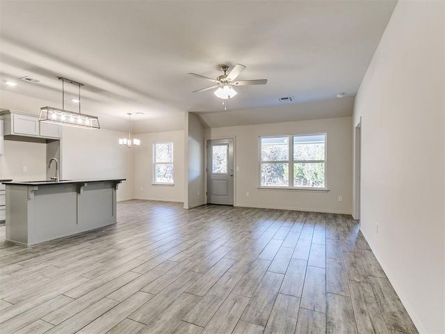 4656 Lincoln Landing, Harrah, OK 73046