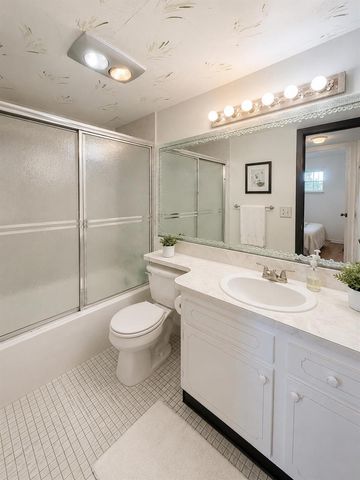 8990 S Hollybrook Boulevard 302, Pembroke Pines, FL 33025