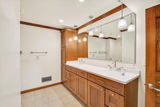 N3977 Meadow Drive, Cambridge, WI 53523