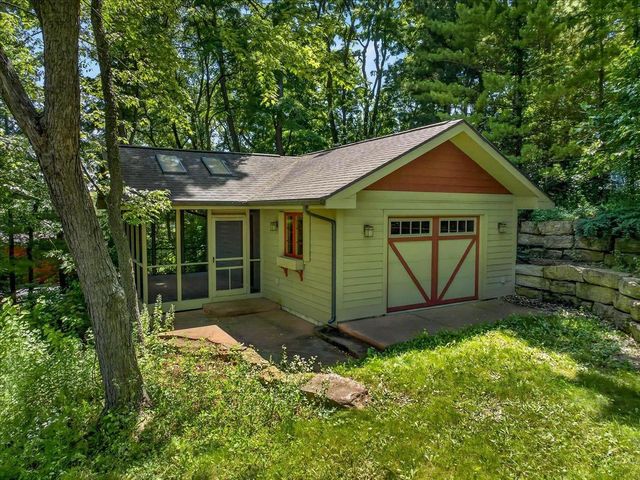 N3977 Meadow Drive, Cambridge, WI 53523
