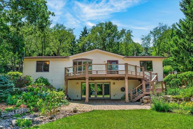 N3977 Meadow Drive, Cambridge, WI 53523