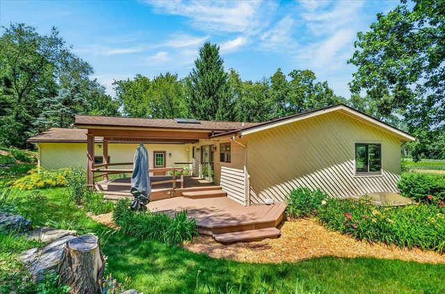 N3977 Meadow Drive, Cambridge, WI 53523