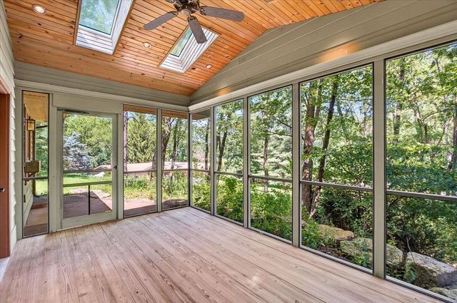 N3977 Meadow Drive, Cambridge, WI 53523