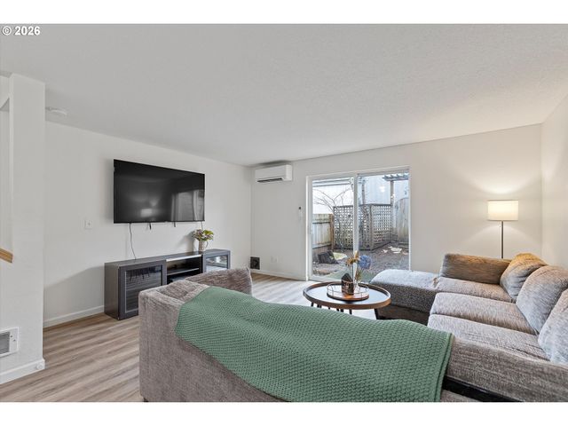 13949 BEAVERCREEK Rd 102, Oregon City, OR 97045