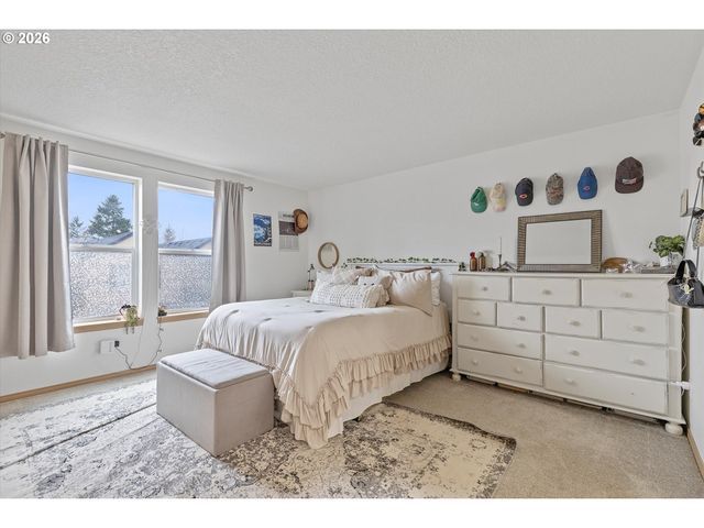 13949 BEAVERCREEK Rd 102, Oregon City, OR 97045