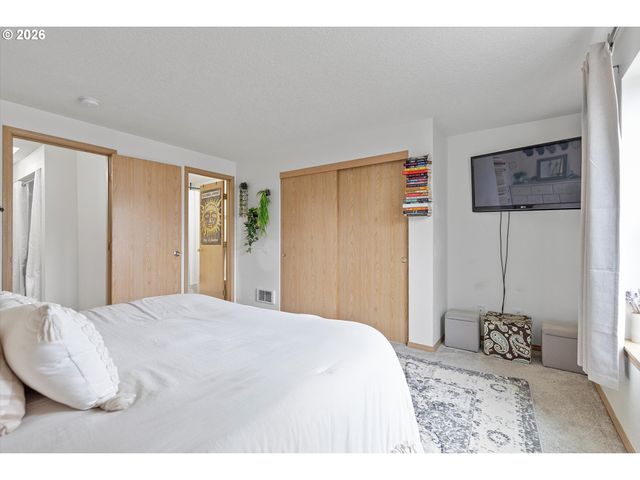 13949 BEAVERCREEK Rd 102, Oregon City, OR 97045