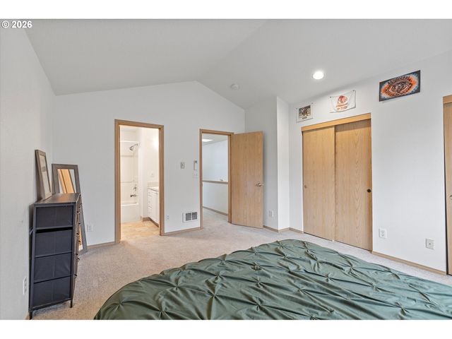 13949 BEAVERCREEK Rd 102, Oregon City, OR 97045