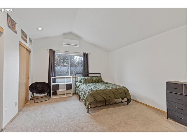 13949 BEAVERCREEK Rd 102, Oregon City, OR 97045