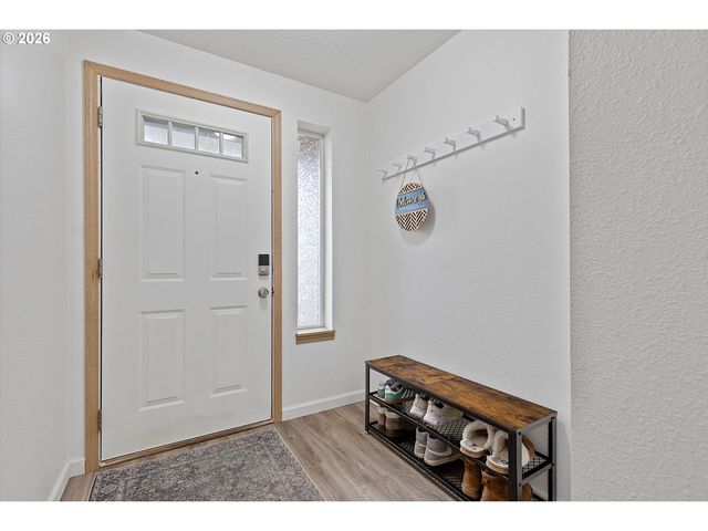 13949 BEAVERCREEK Rd 102, Oregon City, OR 97045