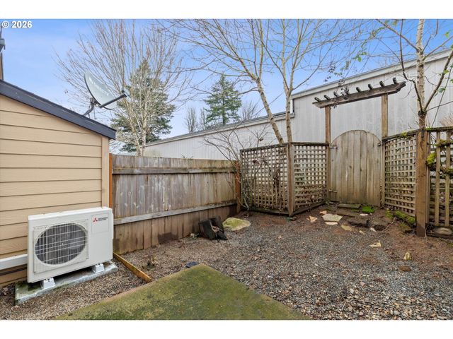 13949 BEAVERCREEK Rd 102, Oregon City, OR 97045