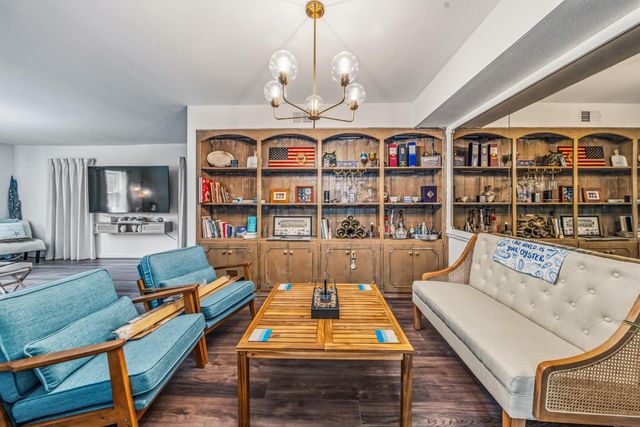 359 N Post Oak Lane 219, Houston, TX 77024