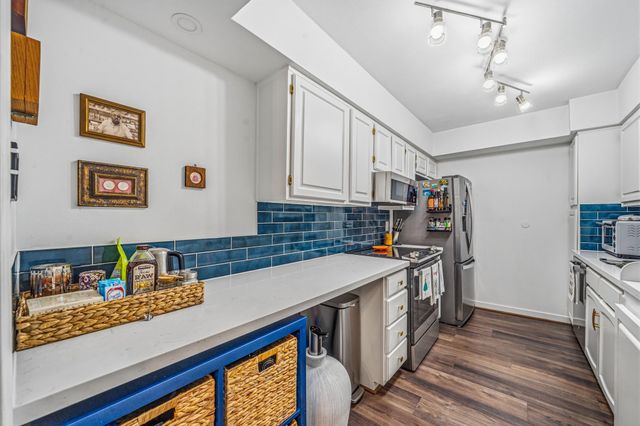 359 N Post Oak Lane 219, Houston, TX 77024