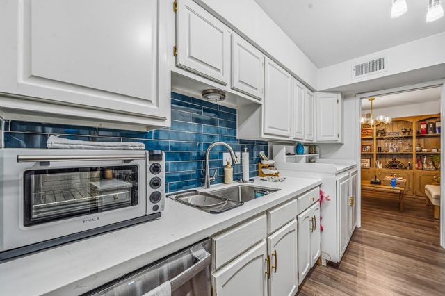 359 N Post Oak Lane 219, Houston, TX 77024
