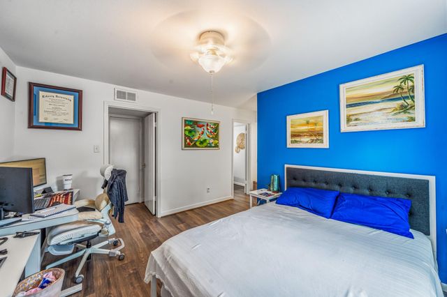 359 N Post Oak Lane 219, Houston, TX 77024