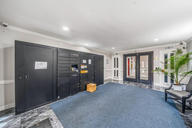 359 N Post Oak Lane 219, Houston, TX 77024