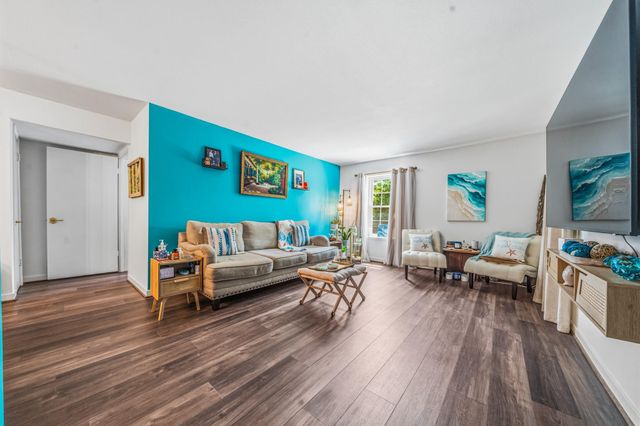 359 N Post Oak Lane 219, Houston, TX 77024