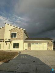 218 Ivy Ln Lane, Crooks, SD 57020