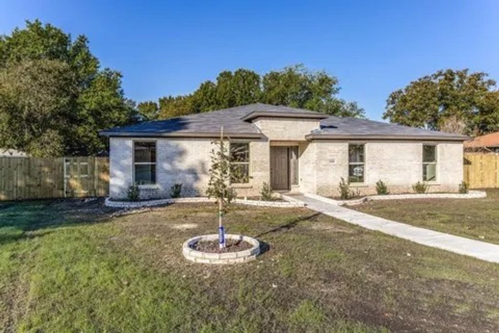 826 Bordner Drive, Lancaster, TX 75146