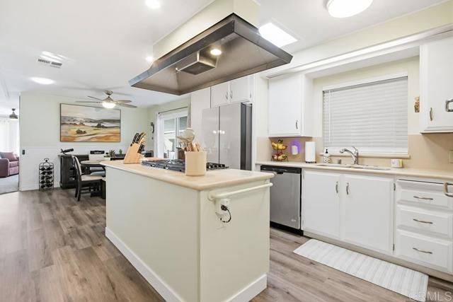 7008 San Bartolo St, Carlsbad, CA 92011