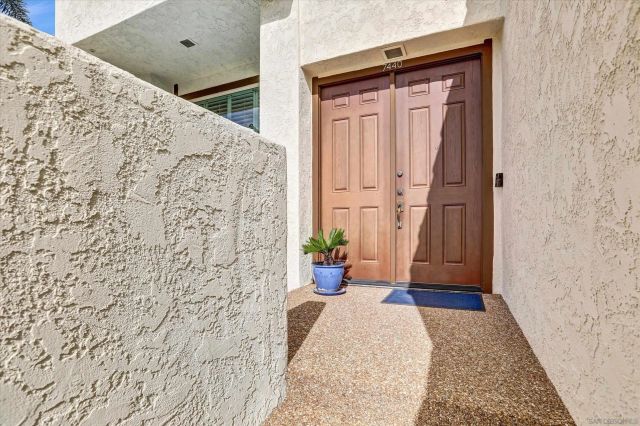 7440 Caminito Carlotta, San Diego, CA 92120
