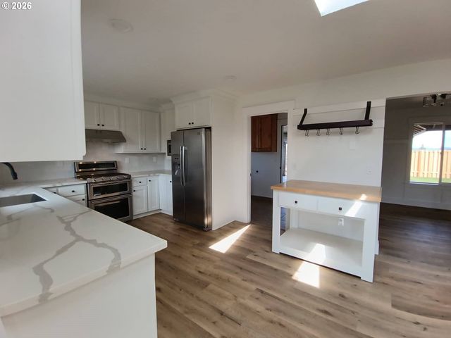 23062 Sw BYERS LAKE Ter, Sherwood, OR 97140